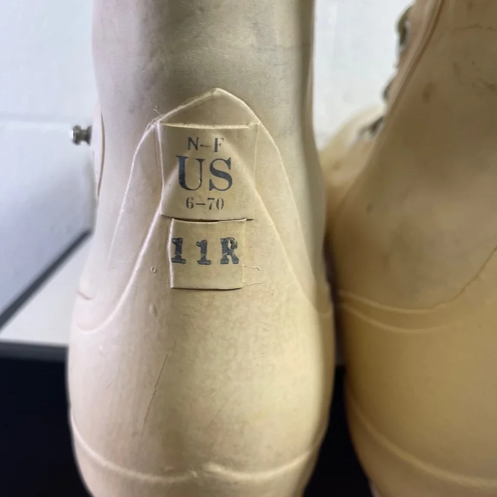 VINTAGE Bata Mickey Mouse Bunny US Military Boots Cream Cold Weather Men's 11 R